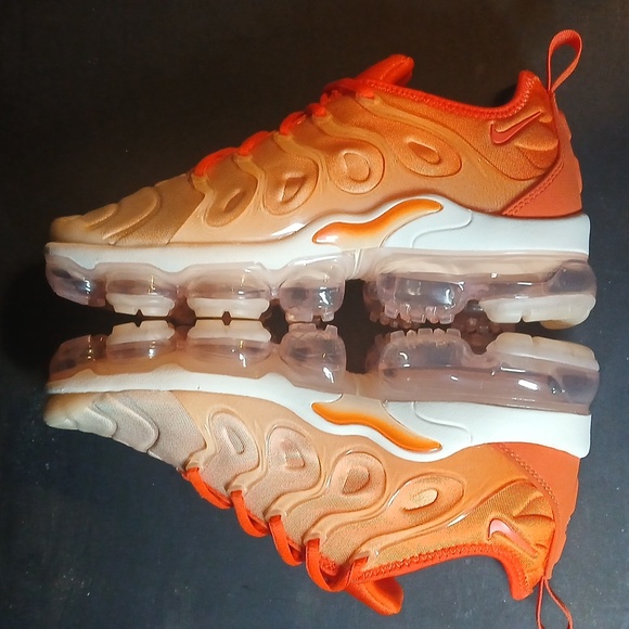 Nike Wmns Air Vapormax Plus 'GUAVA ICE' Womens-7  .100% Authentic! - Picture 4 of 14